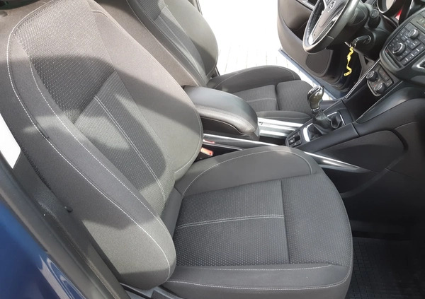 Opel Zafira cena 47800 przebieg: 209000, rok produkcji 2015 z Paczków małe 742